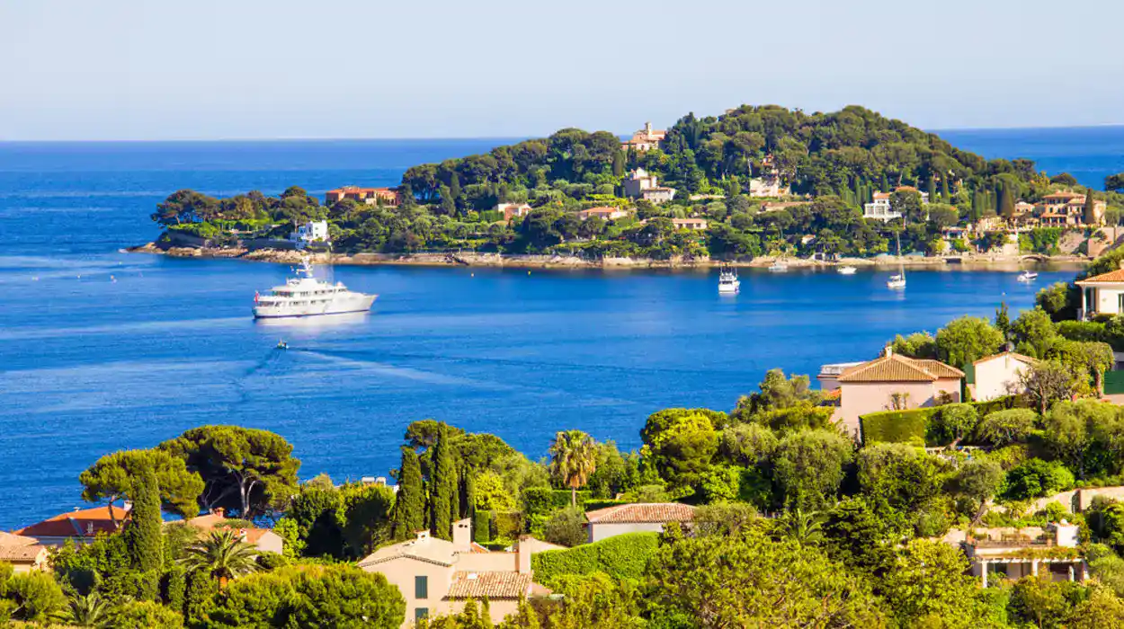 Eaux cristallines de la baie de Saint-Jean-Cap-Ferrat