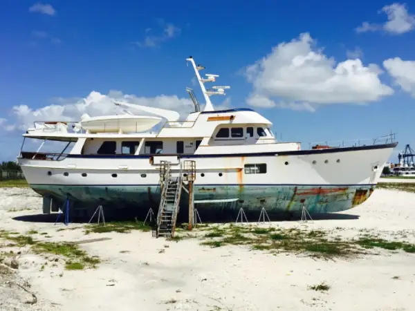 Premier yacht de la flotte Yacht Evolution en navigation